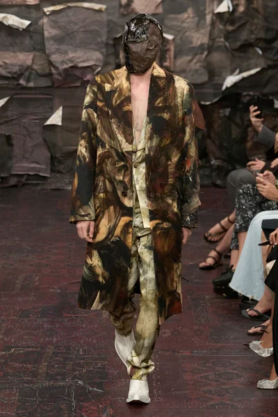 Look 25